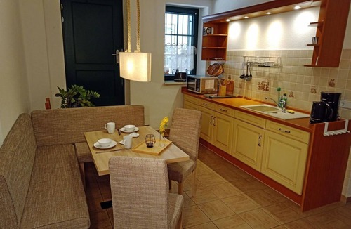 Bad Gottleuba Apartment | Apartment am Markt 4 - Holiday apartment, living/bedroom