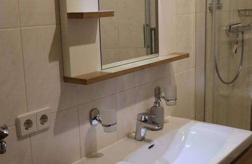 Bad Gottleuba Apartment | Apartment am Markt 4 - Holiday apartment, living/bedroom