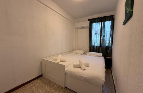 San Martin de Valdeiglesias Apartment | Apartamento con chimenea, terraza y acceso al pantano