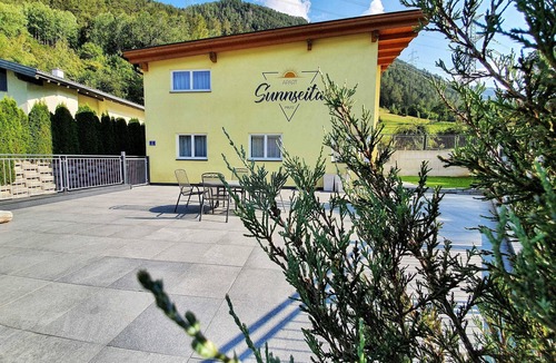 Prutz Apartment | Apart Sunnseita - Holiday apartment with a wonderful view of Laudeck Castle