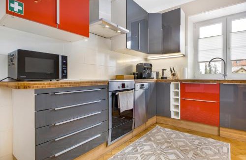 Nordbahnhof Apartment | Apart21- Spacious 3 BR with WiFi Kitchen Games
