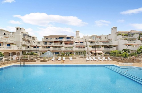 Puerto de la Cruz Apartment | Apartamento Parque Lotos with Mountain View, Pool, Wi-Fi & Terrace