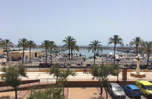 Fuengirola City Centre Apartment | Apartamento Torre II Las Palmeras mit seitlichem Meerblick und Pool in Fuengirola