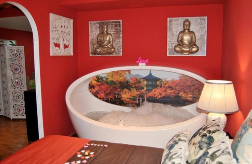 Collado Mediano Apartment | Apartamentos DELUXE Con Jacuzzi o Chimenea LOVE FOR TWO