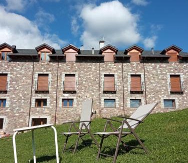 Laspaules Apartment | Apartamentos Fio de Neu con jardín, gimnasio, barbacoa