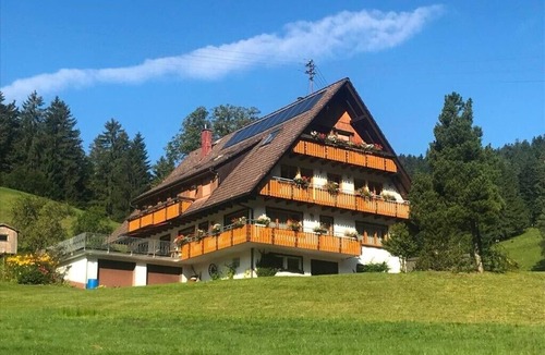 Bad Rippoldsau-Schapbach Apartment | Apartment Abendsonne with Mountain View, Shared Garden and Wi-Fi