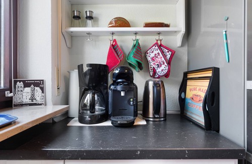 Schoenwald Apartment | Apartment Victoria with Private Terrace, Garden, and Wi-Fi