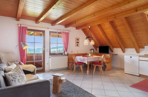 Schonach im Schwarzwald Apartment | Apartment Sonnenblick with South-Facing Balcony, Mountain View, Shared Garden & Wi-Fi