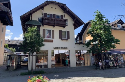 Garmisch-Partenkirchen Apartment | Apartment 'Ferienwohnung Max 2' with Mountain View, Balcony and Wi-Fi