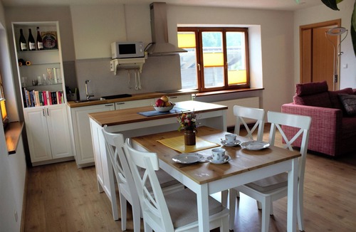 Hilzingen Apartment | Apartment 'Große In Altem Hofgut' with Balcony and Wi-Fi