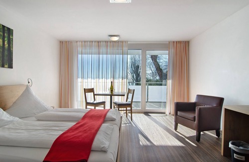Immenstaad am Bodensee Apartment | Apartment 'A1 1 Obergeschoss Nummer 12' with Shared Terrace, Shared Garden and Wi-Fi