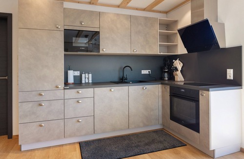 Triberg im Schwarzwald Apartment | Apartment 'Kapellen Blick' with Mountain View, Shared Terrace and Wi-Fi
