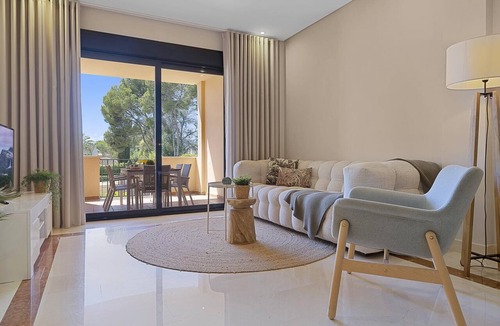 Puerto Banus Apartment | Apartment in Las Mimosas de Banús for 4 people | 22E