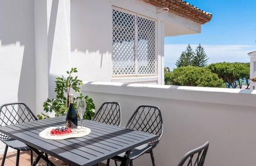 Puerto Banus Apartment | Apartment in Playas del Duque for 6 people| Casa Granada 146