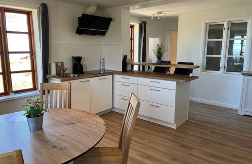 Stove Apartment | Apartment 1 with 2 bedrooms (4 adults + infant) on the ground floor - Villa Seeheim Ferienobjekt direkt