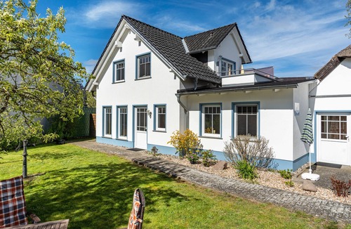 Gross Zicker Apartment | Apartment '1' with Private Terrace, Shared Garden and Wi-Fi