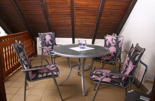Grossheubach Apartment | Apartment ∙ 2 bedrooms ∙ 4 guests