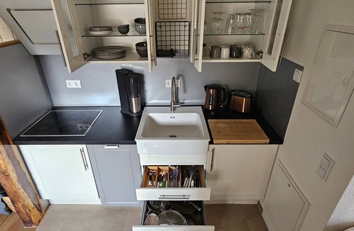 Striesen Apartment | Apartment 2 'Near Blue Wonder' with Shared Terrace, Garden and Wi-Fi