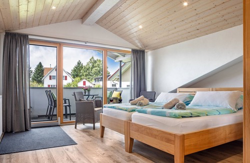 Argenbuhl Apartment | Apartment '2' with Balcony and Wi-Fi