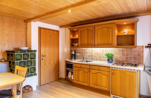Kruen Apartment | Apartment '2' with Mountain View, Balcony and Wi-Fi