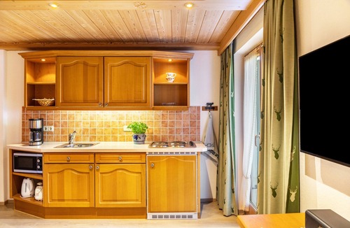 Kruen Apartment | Apartment '2' with Mountain View, Balcony and Wi-Fi
