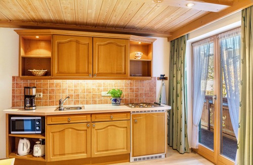 Kruen Apartment | Apartment '2' with Mountain View, Balcony and Wi-Fi