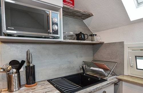 Hoyren Apartment | Apartment '3' with Lake View, Shared Terrace and Wi-Fi