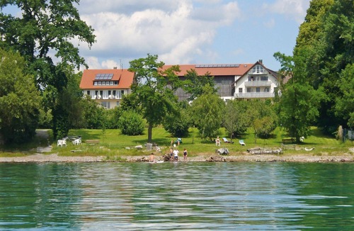 Wasserburg Apartment | Apartment '3' with Shared Garden, Balcony and Wi-Fi