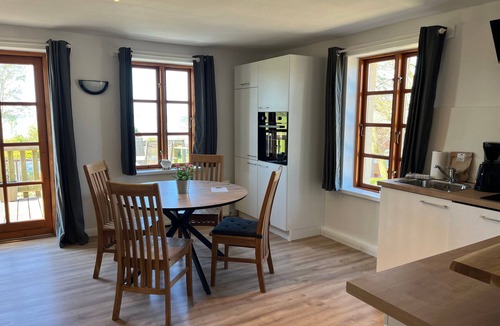 Stove Apartment | Apartment 3 with 1 bedroom (2-4 pers.) upstairs/1 pet allowed - Villa Seeheim Ferienobjekt
