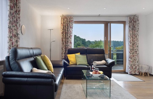 Argenbuhl Apartment | Apartment '3' with Balcony and Wi-Fi