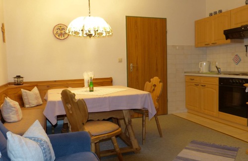 Unterwoessen Apartment | Apartment- 4 persons, 55 sqm, 2 bedrooms, 2x shower/WC, balcony, WLAN,