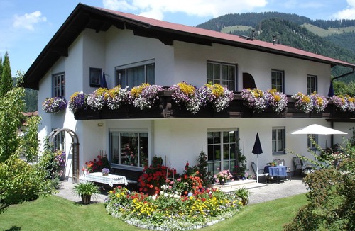 Unterwoessen Apartment | Apartment- 4 persons, 55 sqm, 2 bedrooms, 2x shower/WC, balcony, WLAN,