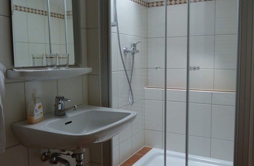 Unterwoessen Apartment | Apartment- 4 persons, 55 sqm, 2 bedrooms, 2x shower/WC, balcony, WLAN,