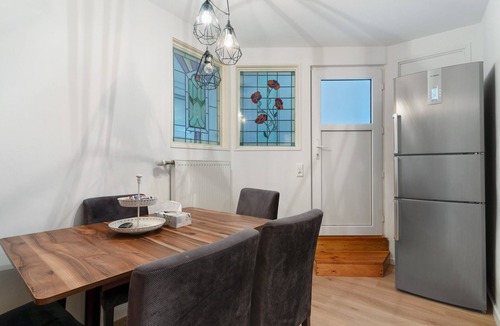 Rheinhausen Apartment | Apartment 4 with 2 Bedrooms, Shared Terrace and Wi-Fi