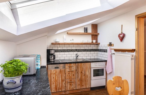 Kruen Apartment | Apartment '4' with Mountain View, Balcony and Wi-Fi