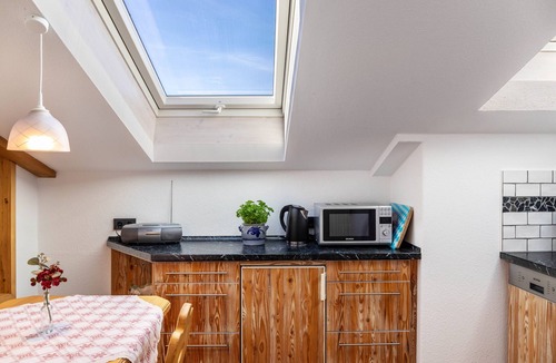 Kruen Apartment | Apartment '4' with Mountain View, Balcony and Wi-Fi
