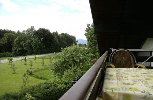 Gollenshausen a.Chiemsee Apartment | Apartment 4a - attic - balcony with morning sun, lake/mountain view, 50sqm