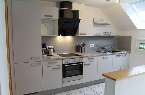 Hoyren Apartment | Apartment '5' with Lake View, Shared Terrace and Wi-Fi