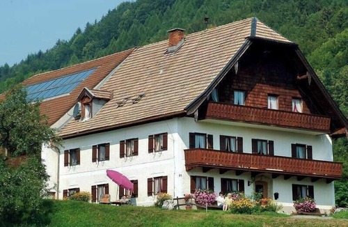 Bad Reichenhall Apartment | Apartment-5 persons, 80sqm, 3 bedrooms, 2 bathrooms, balcony, secluded location with mountain view