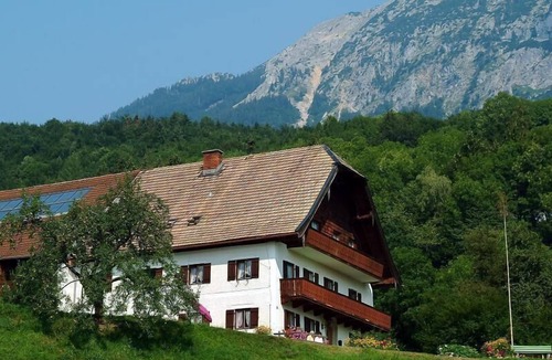 Bad Reichenhall Apartment | Apartment-5 persons, 80sqm, 3 bedrooms, 2 bathrooms, balcony, secluded location with mountain view