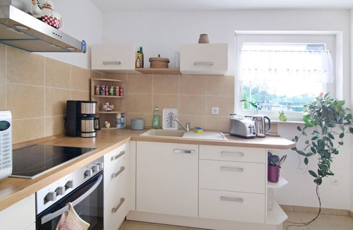 Ueberlingen Apartment | Apartment "Aida" with Private Garden and Wi-Fi