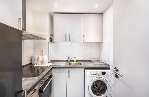 Ludwigsvorstadt-Kliniken Apartment | Apartment 'Aldars 10' with Balcony, Wi-Fi and Air Conditioning
