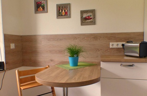 Korbecke Apartment | Apartment 'Am Lerchenweg' with Private Terrace, Garden and Wi-Fi