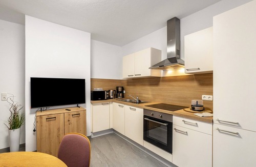 Pottenstein Apartment | Apartment 'Am Marktplatz' with Fountain View and Wi-Fi