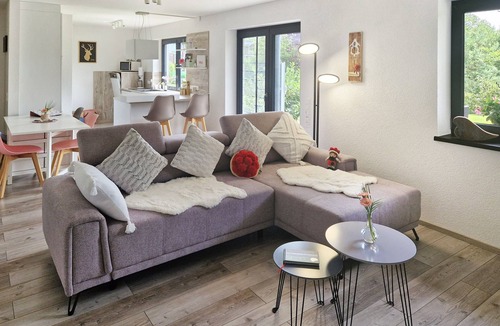 Furtwangen Apartment | Apartment "Am Oberen Bühl" with Shared Garden & Wi-Fi