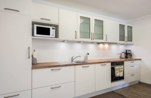 Badenweiler Apartment | Apartment 'Am Park' with Shared Terrace, Garden and Wi-Fi