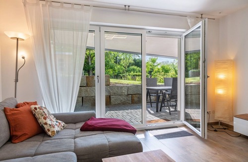 Badenweiler Apartment | Apartment 'Am Park' with Shared Terrace, Garden and Wi-Fi