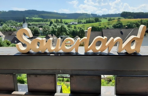 Finnentrop Apartment | Apartment 'Am Patenberg' with Mountain View, Balcony and Wi-Fi