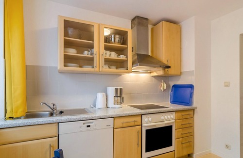Meersburg Apartment | Apartment 'Apfel' with Lake View, Shared Garden and Wi-Fi