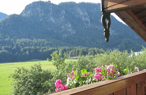 Bichl Apartment | Apartment Apfelbaum for 2 persons with balcony, TV, kitchen, 52 sqm